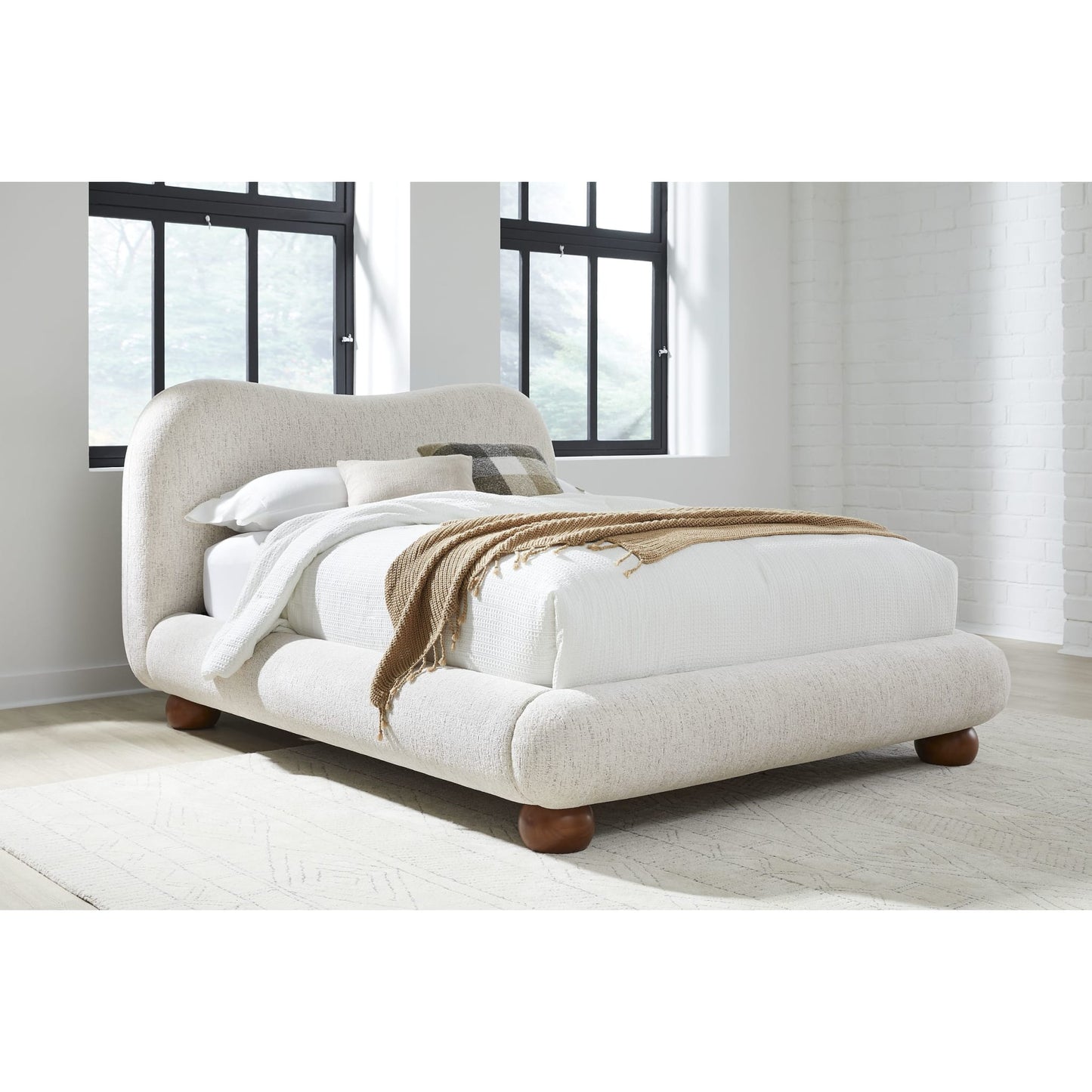 Letto con piattaforma imbottita in ciniglia Afra con gambe in legno, colore cincillà
