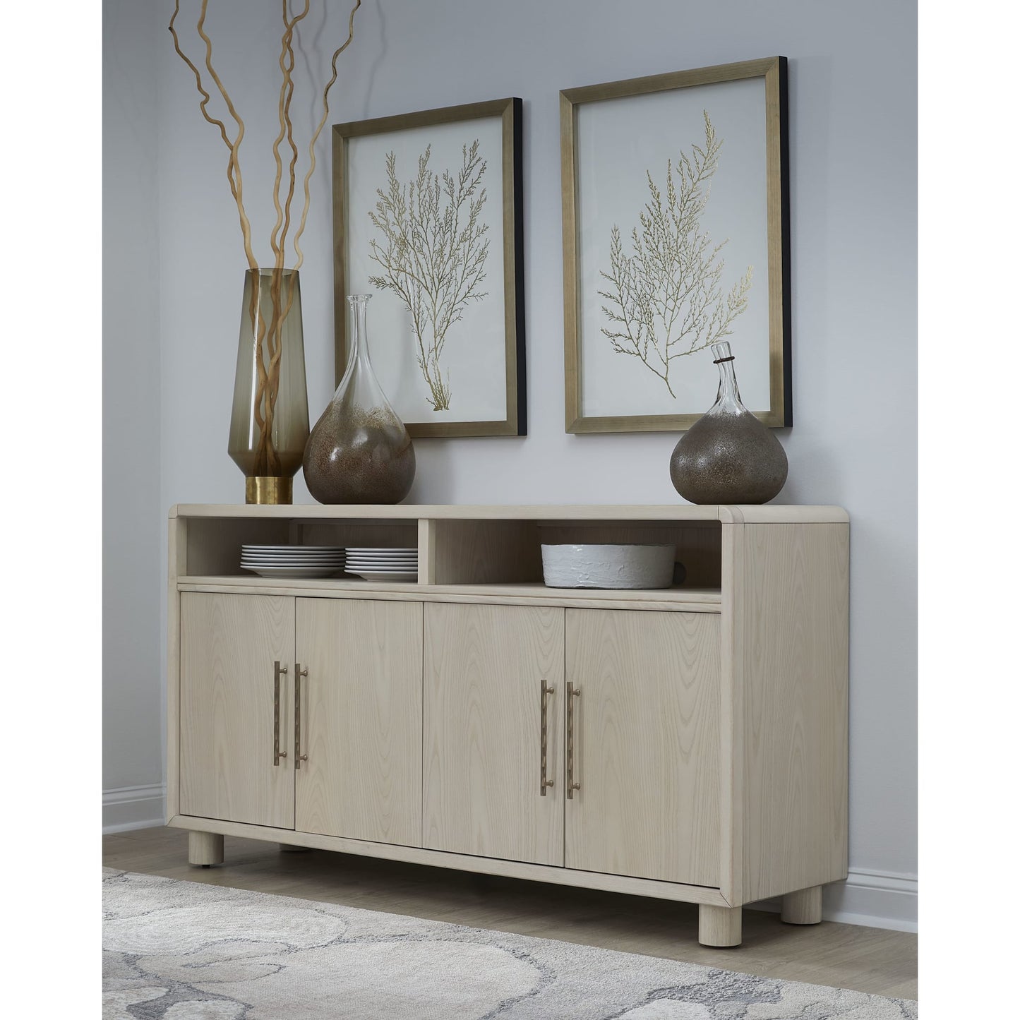 Credenza Zinnia a quattro ante e due ripiani in sabbia bianca